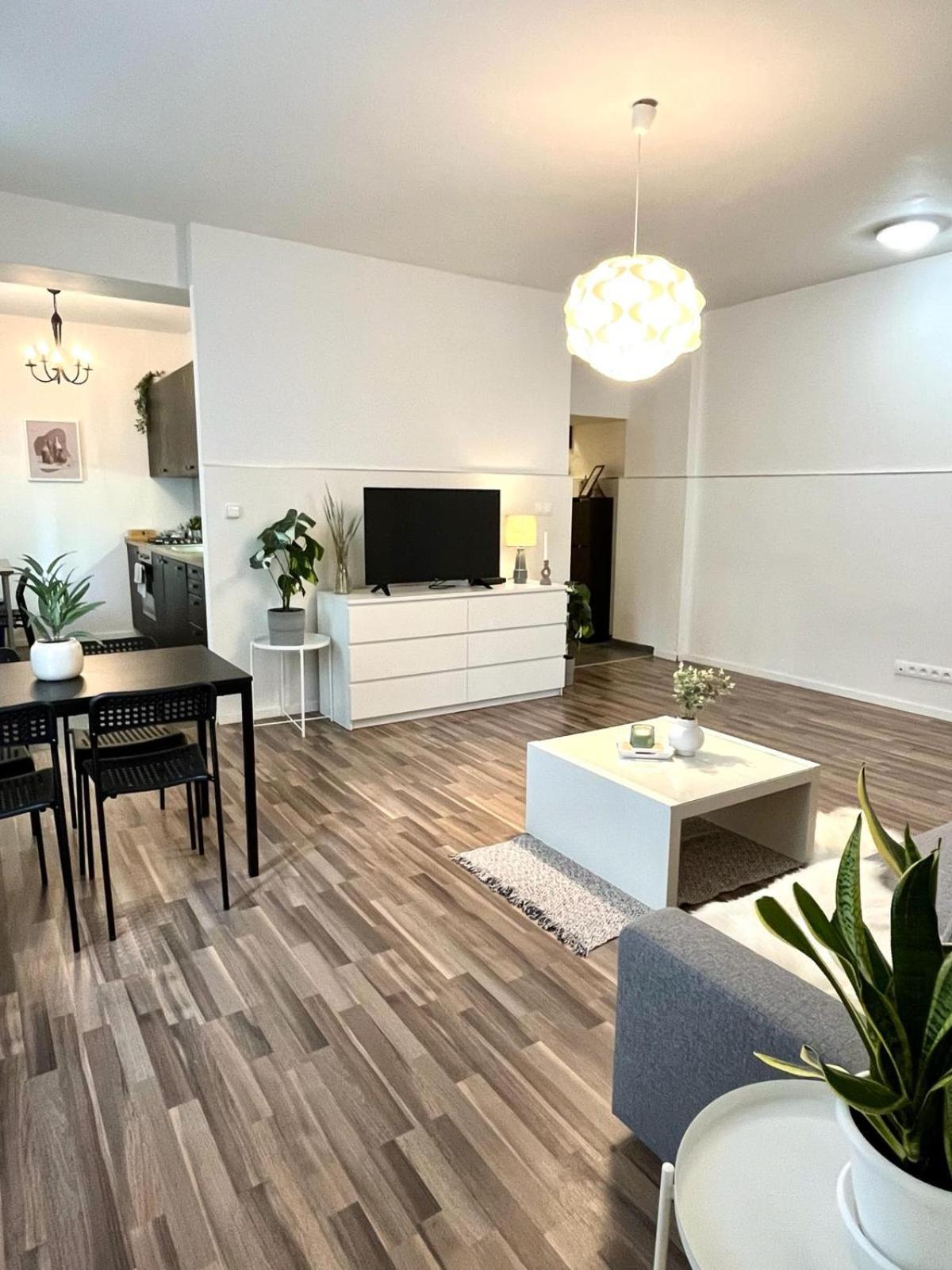 Adele - Old Town Apartman